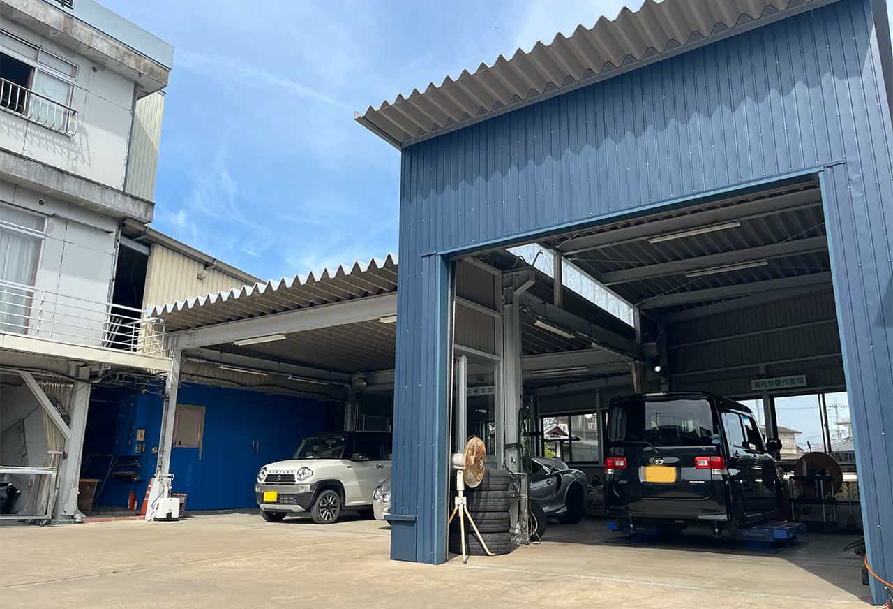 馬場自動車の整備工場外観